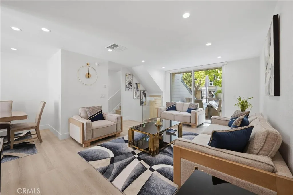 9927 Independence Avenue Unit C — photo