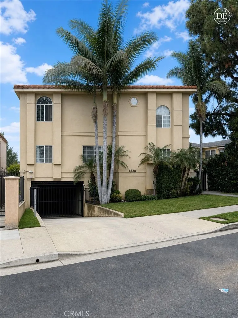 5228 Vantage Unit 6 — photo