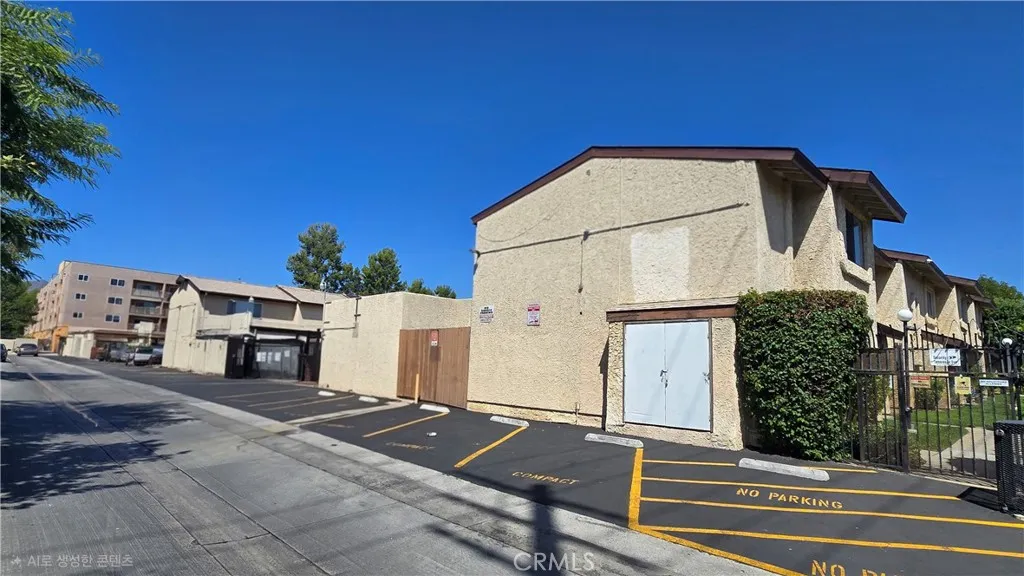 13701 Hubbard Unit#7 — photo
