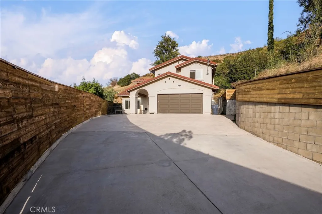 10110 Sunland Boulevard — photo