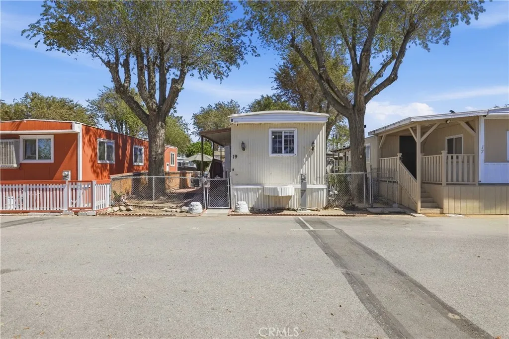 1617 E Avenue I Unit 19 — photo