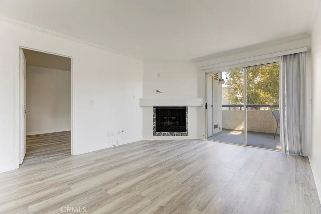 5515 Canoga Ave Unit 105 — photo