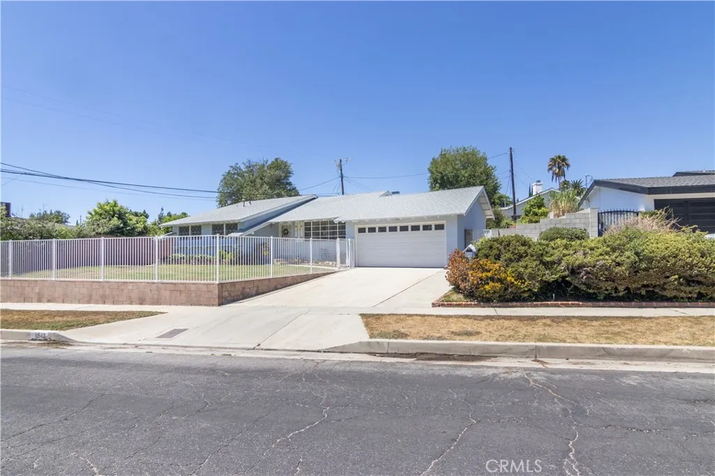 11543 Swinton — photo