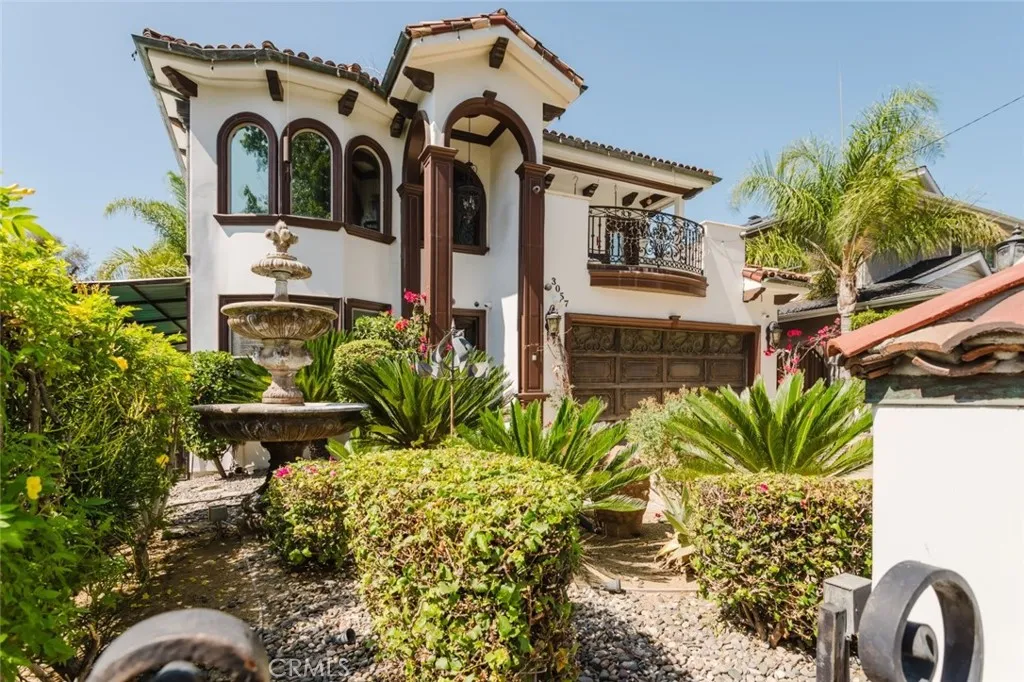 3057 N Naomi Street — photo