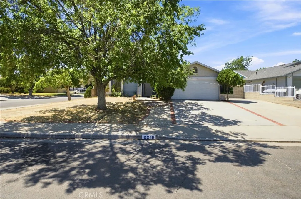 2240 Moonlight Court — photo
