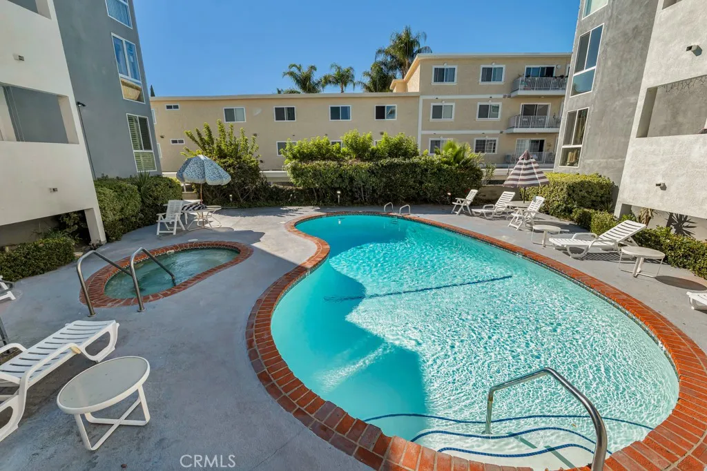 5454 Zelzah Avenue Unit 204 — photo