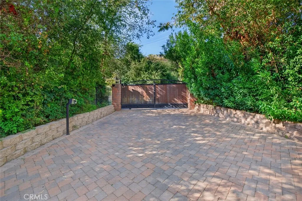 2311 Stonyvale, Tujunga, CA 91042 — photo 2