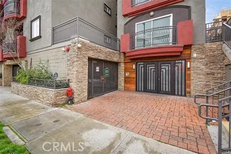 11124 Burbank Boulevard Unit 310 — photo