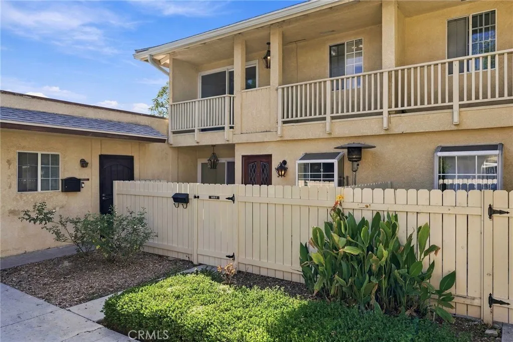 8020 Canby Avenue Unit 5 — photo