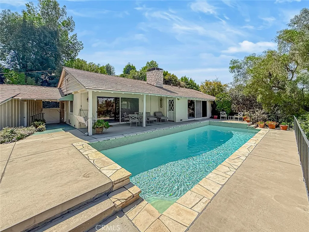 5015 Casa Dr. — photo