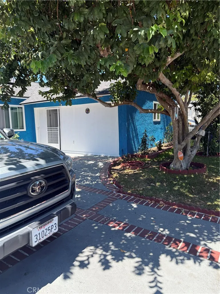 8201 Yarmouth Avenue — photo