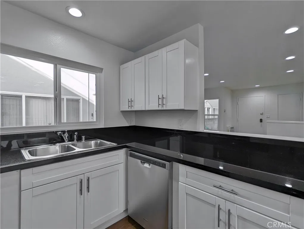 1159 Linden Avenue Unit 1 — photo