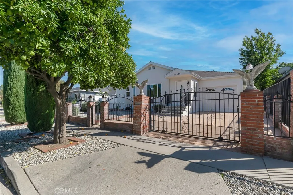 17706 Collins Street — photo
