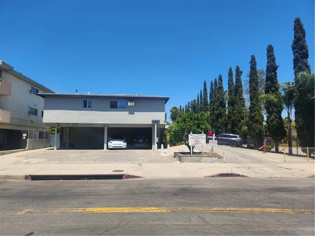 14301 Addison Street Unit a — photo