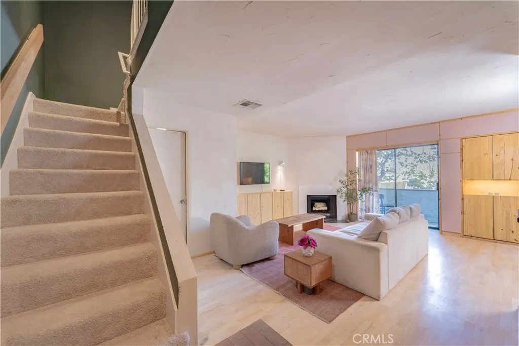 8516 Cadillac Avenue Unit 8 — photo
