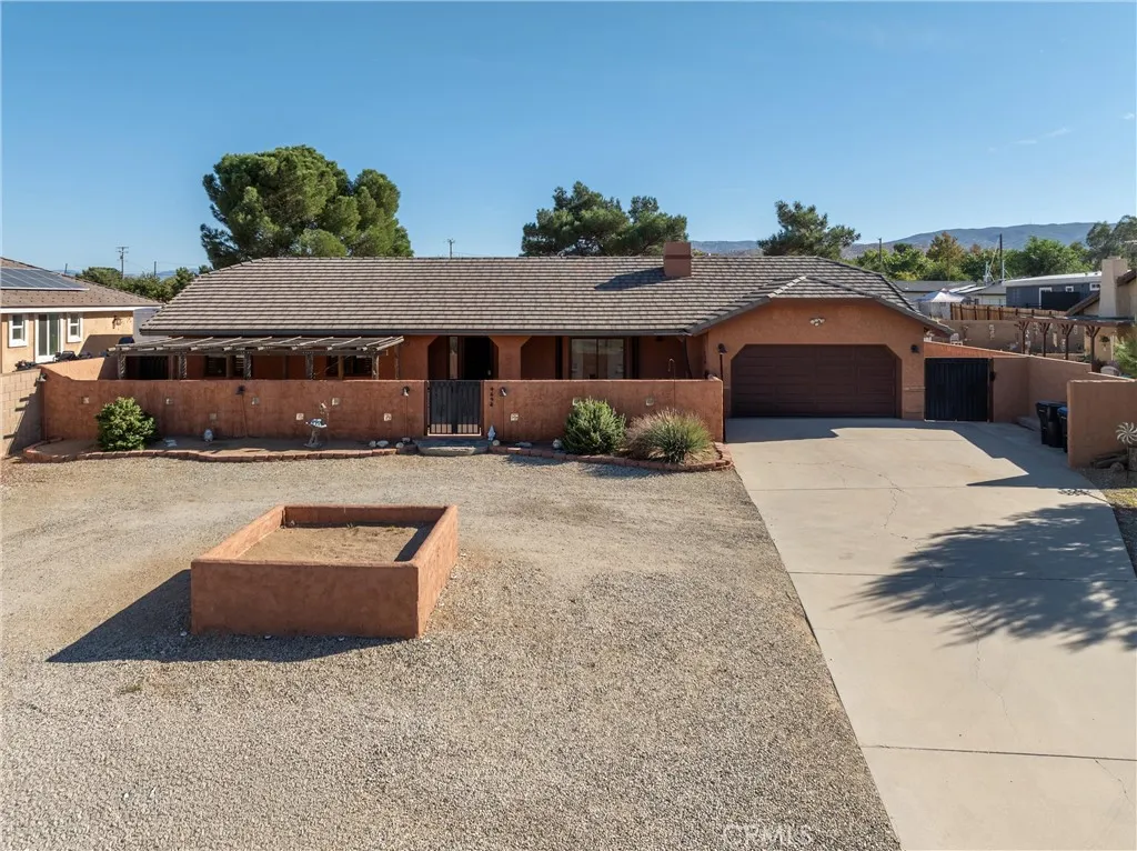 4698 Quartz Hill Road — photo