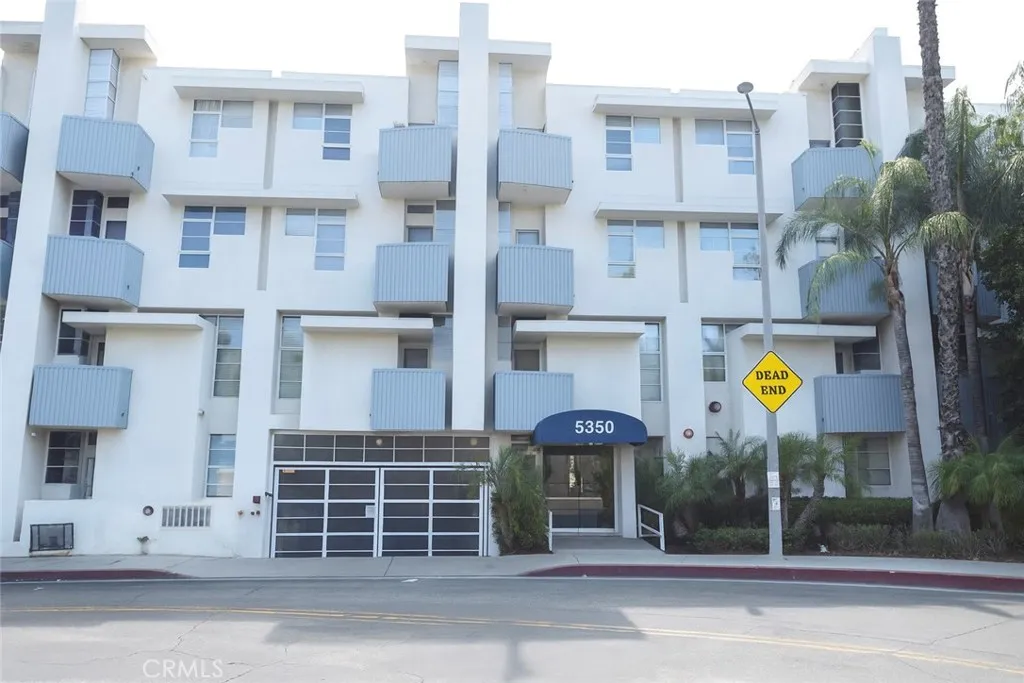 5350 White Oak Avenue Unit 105 — photo