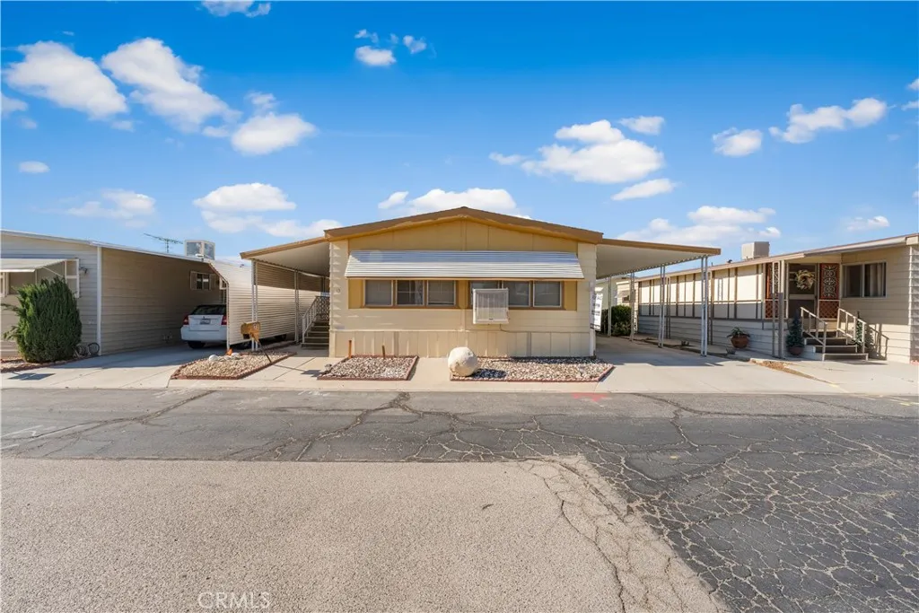 2550 E Avenue I Unit 15 — photo