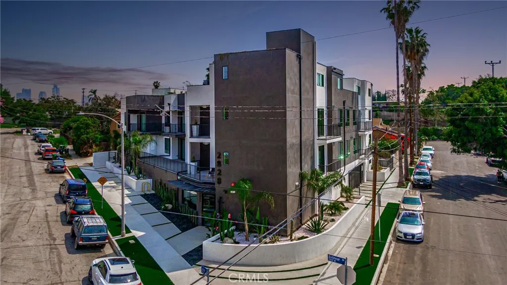 2828 London Street Unit 305 — photo