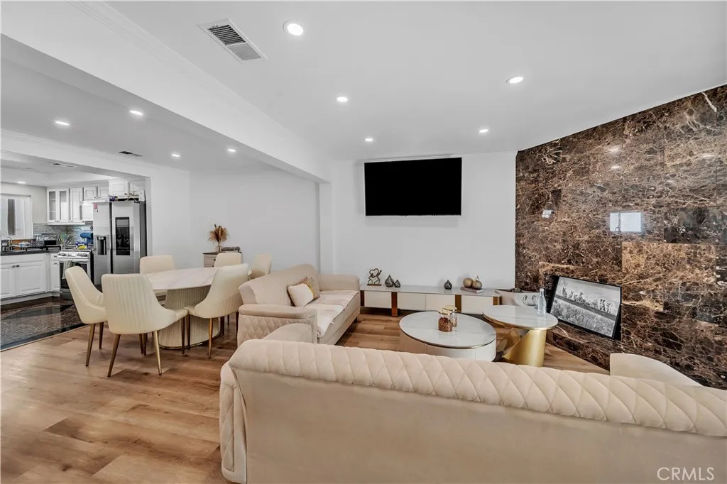 13412 Burbank — photo