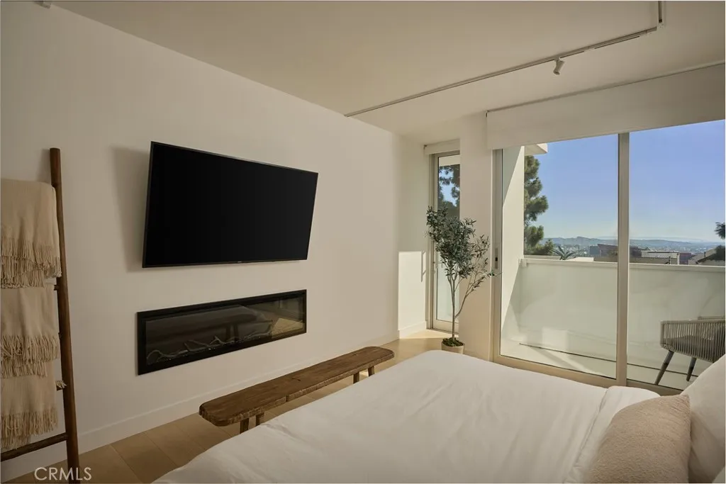 8787 Shoreham Drive Unit 105 — photo