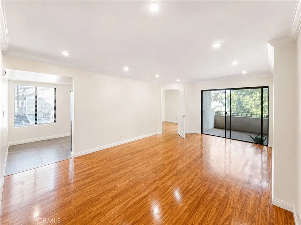 5009 Woodman Unit 202 — photo