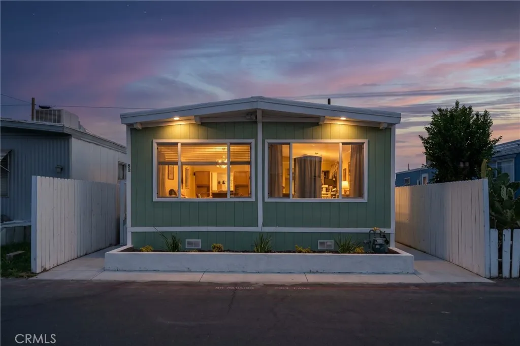 3157 E I #E2, Lancaster, CA 93535 — photo 2