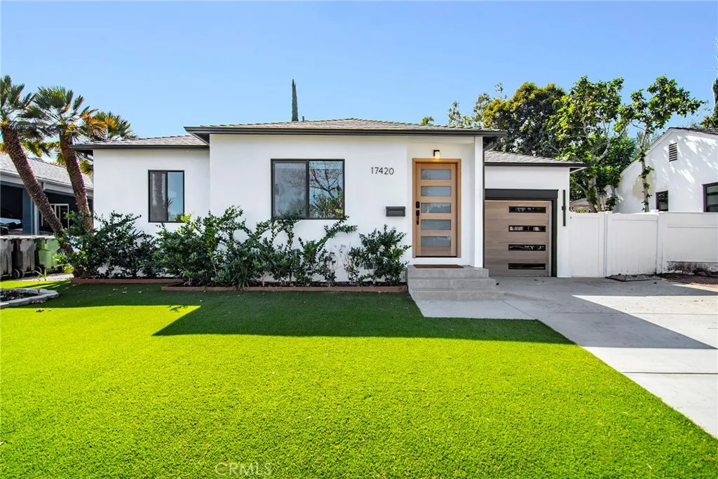 17420 Collins Street — photo