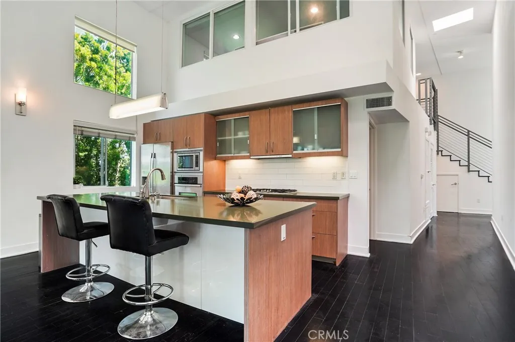 12837 Moorpark Street Unit 405 — photo