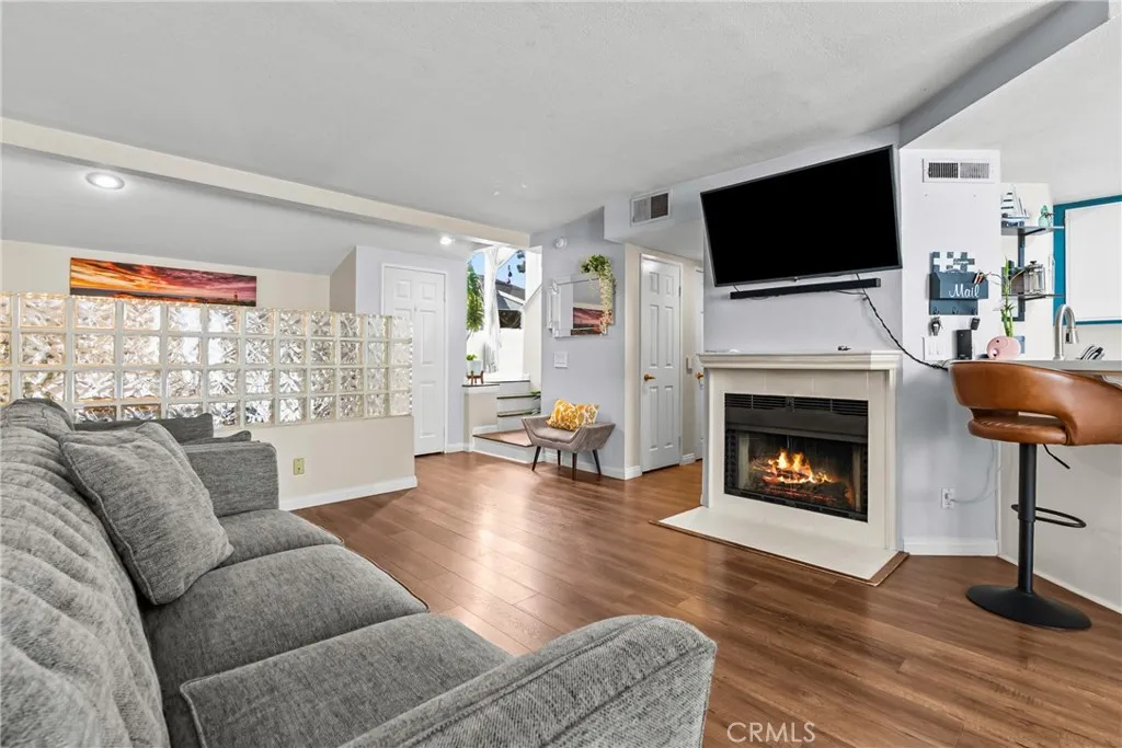 9915 Variel Avenue Unit 22 — photo