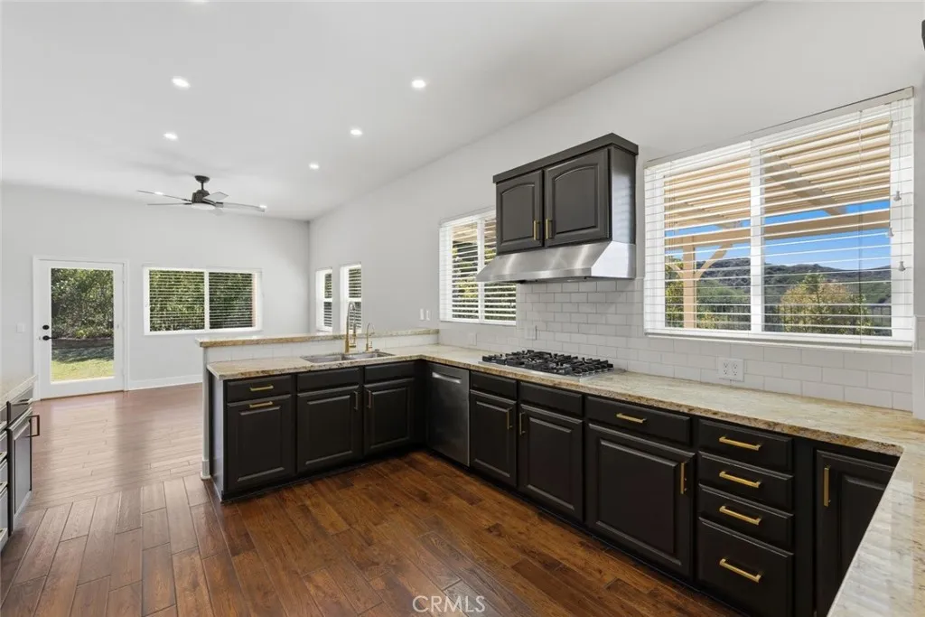 22420 Pinewood Court — photo