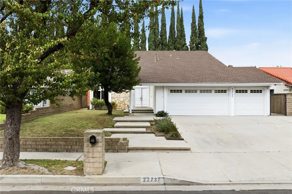 22737 Stagg Street — photo