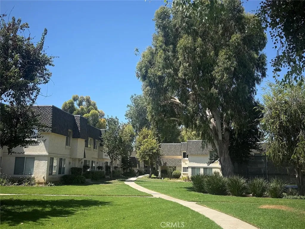 6511 Wystone Avenue Unit 3 — photo