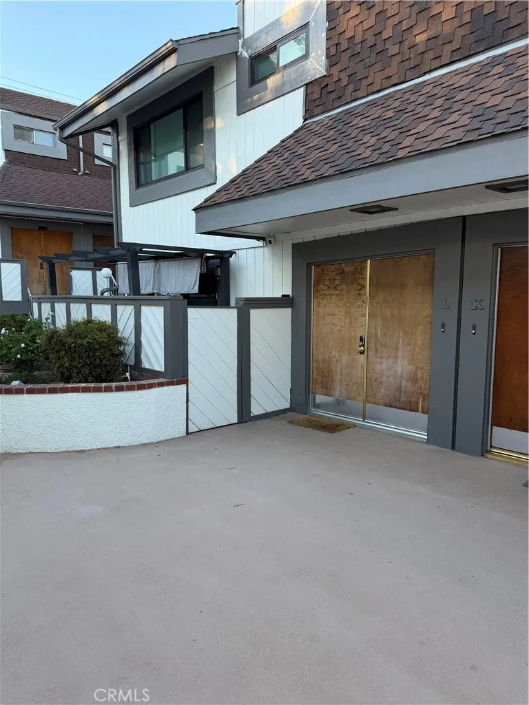 503 E Tujunga Ave #L — photo