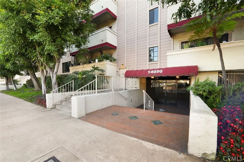 14050 Magnolia — photo