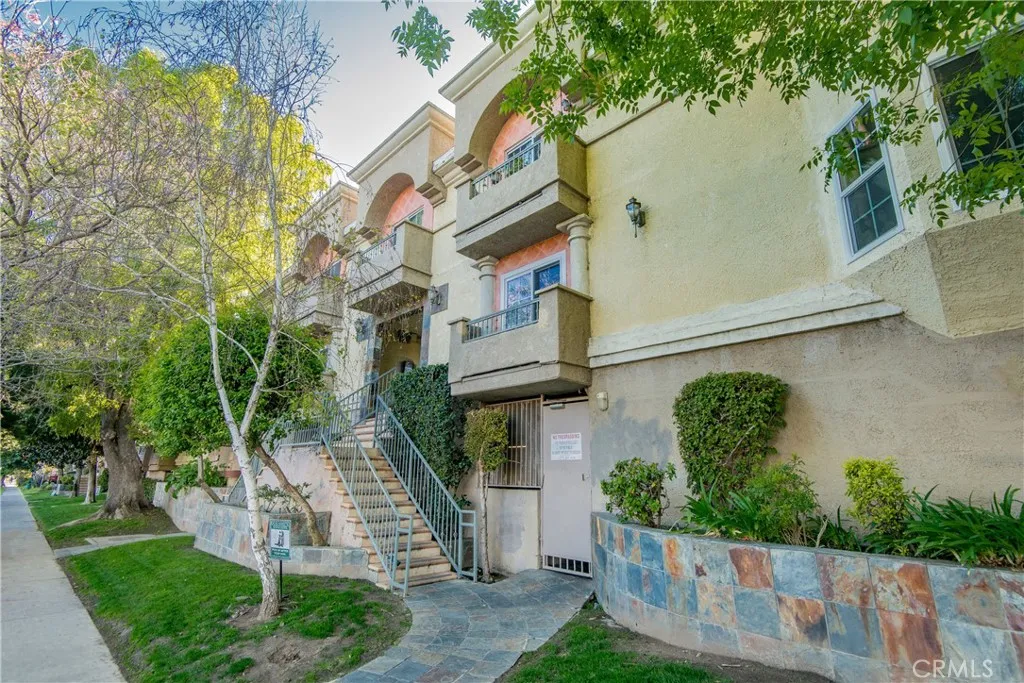 7045 Woodley Avenue Unit 218 — photo