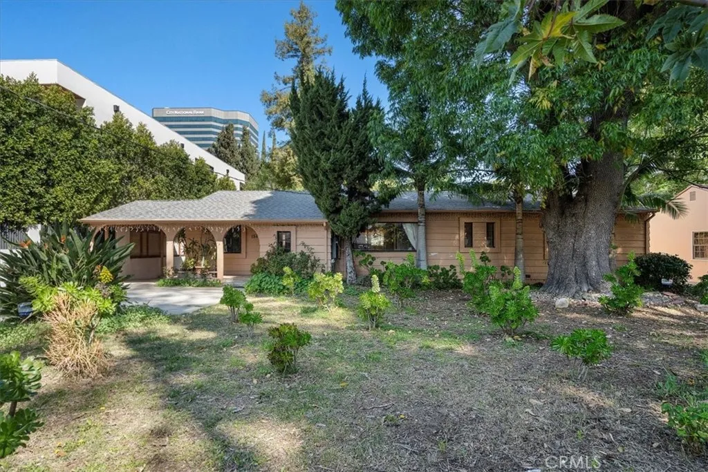 15227 Greenleaf Street — photo