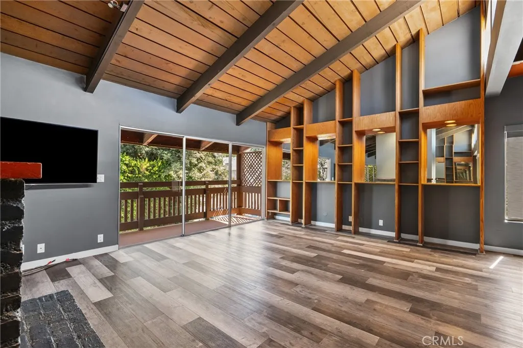 13006 Moorpark Unit 4 — photo