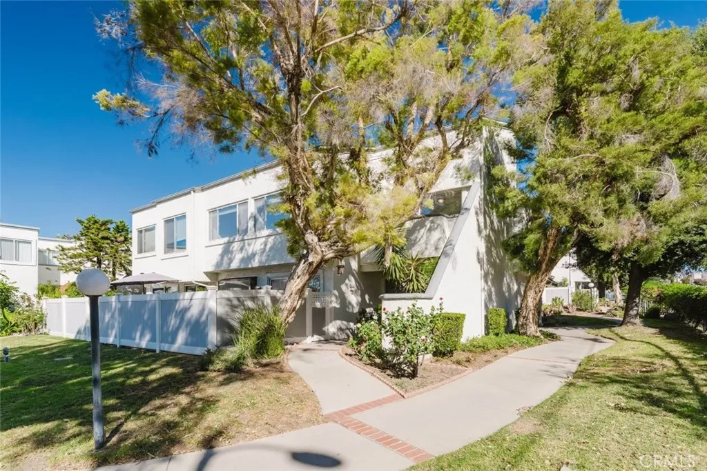 18501 Mayall Street Unit a — photo