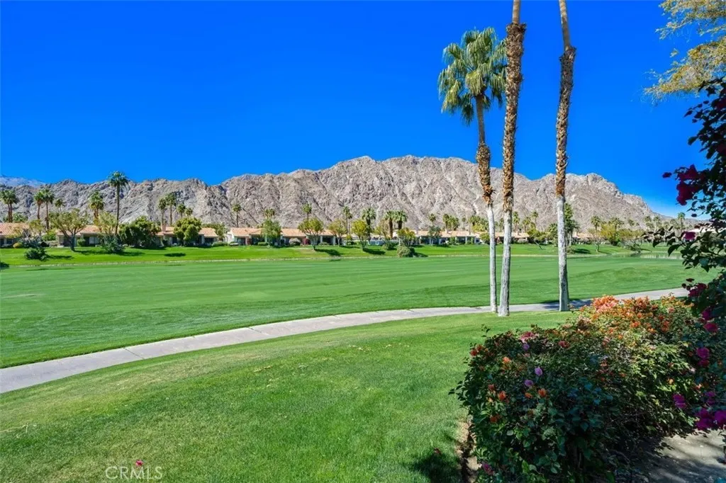 54469 Oak Hill — photo