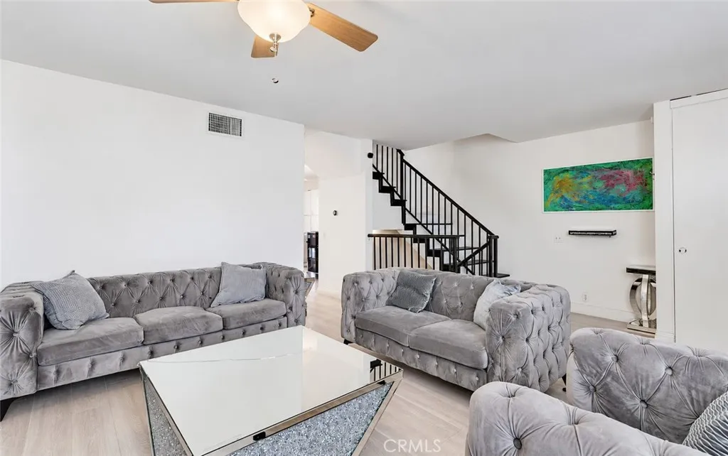 10231 Independence Avenue Unit C17 — photo