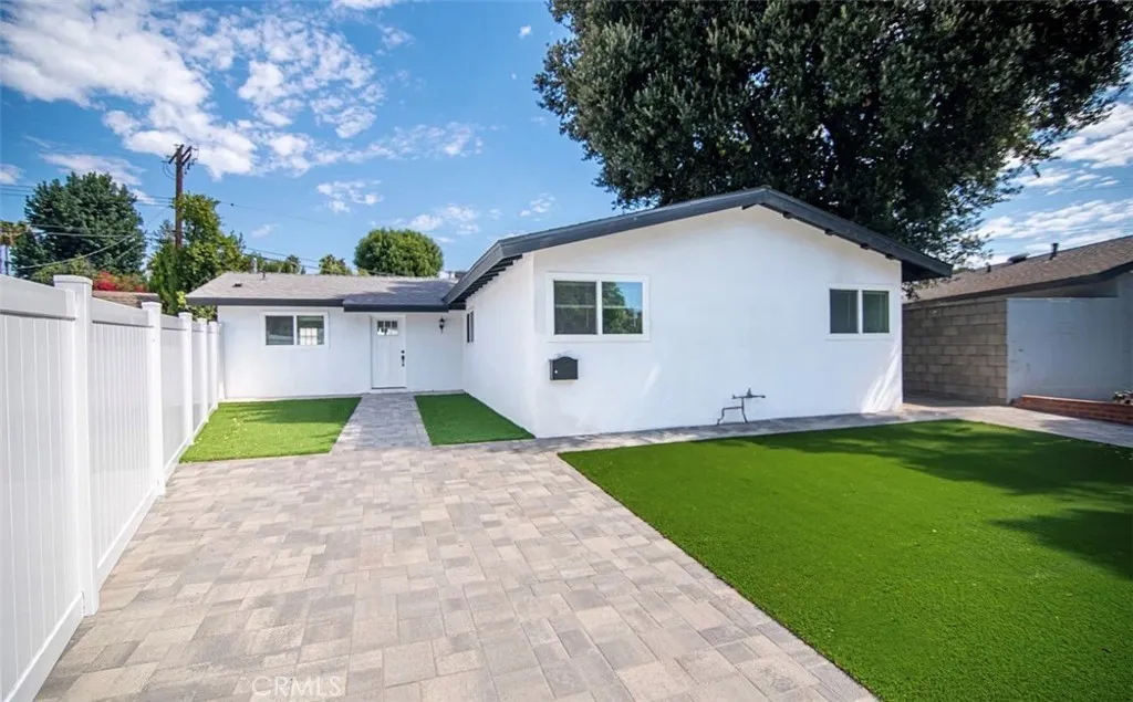 22831 Burton — photo