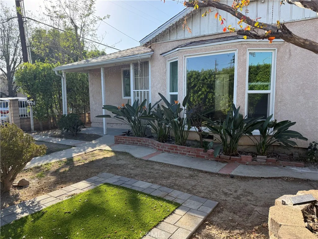 19900 Vanowen — photo
