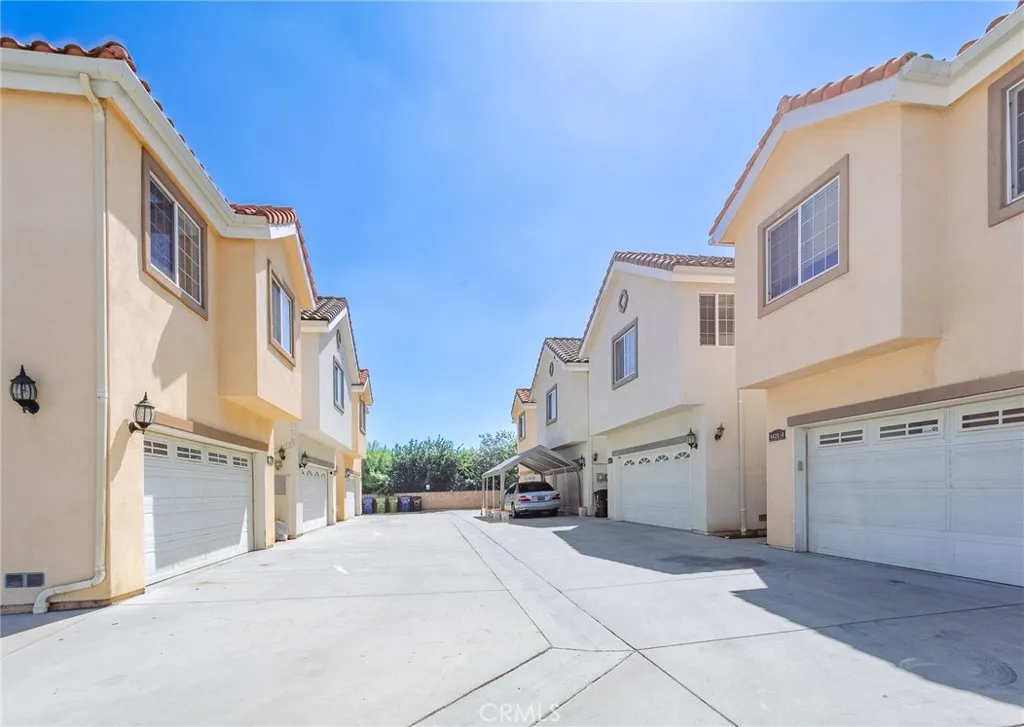 8425 Burnet Avenue Unit 6 — photo