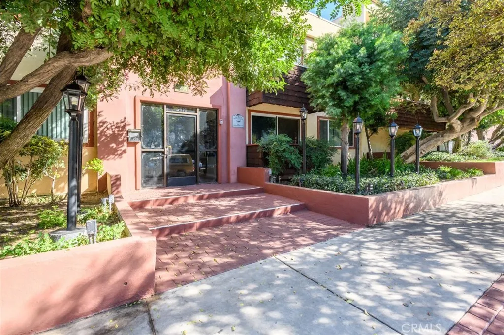 5414 Newcastle — photo