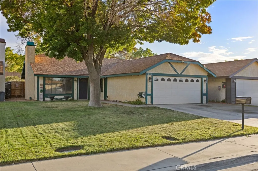 1008 E Newgrove, Lancaster, CA 93535 — photo 2