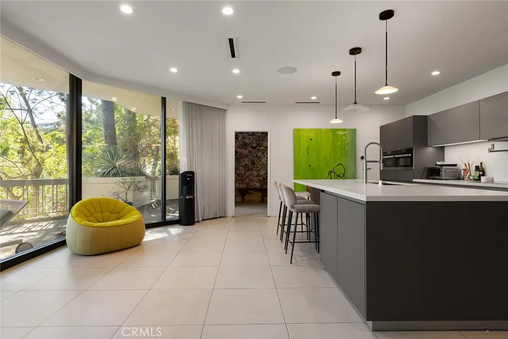 510 Leslie Unit B — photo