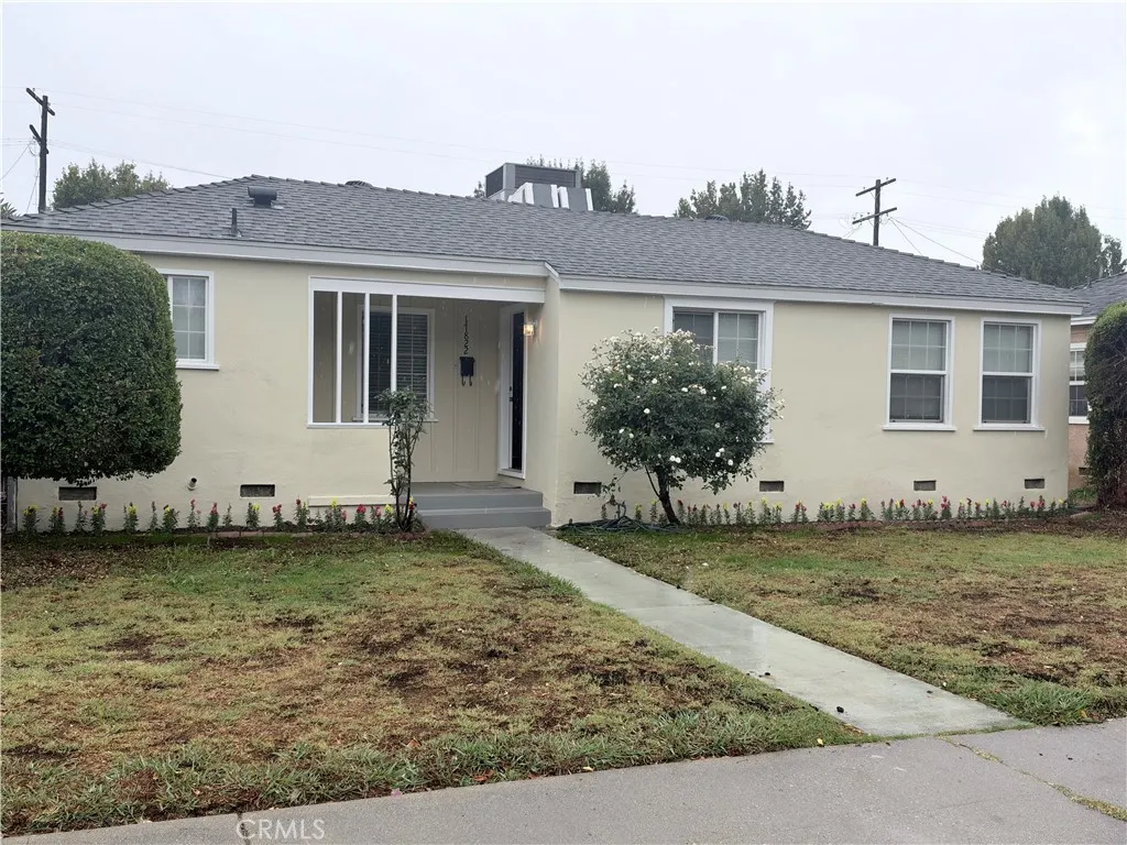 17822 Vanowen — photo