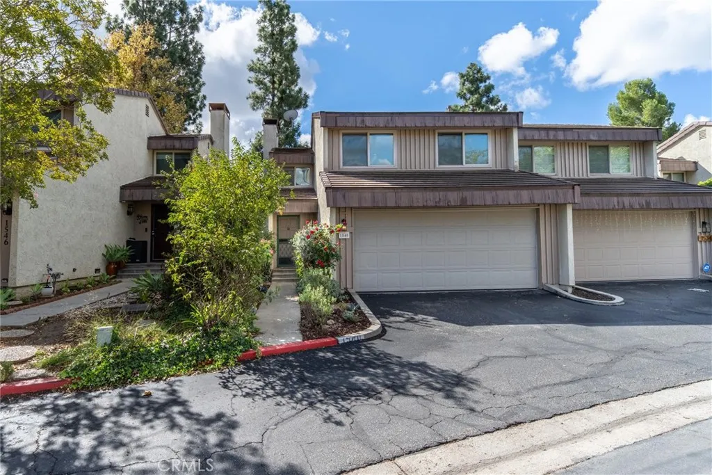 1540 Holly Court — photo