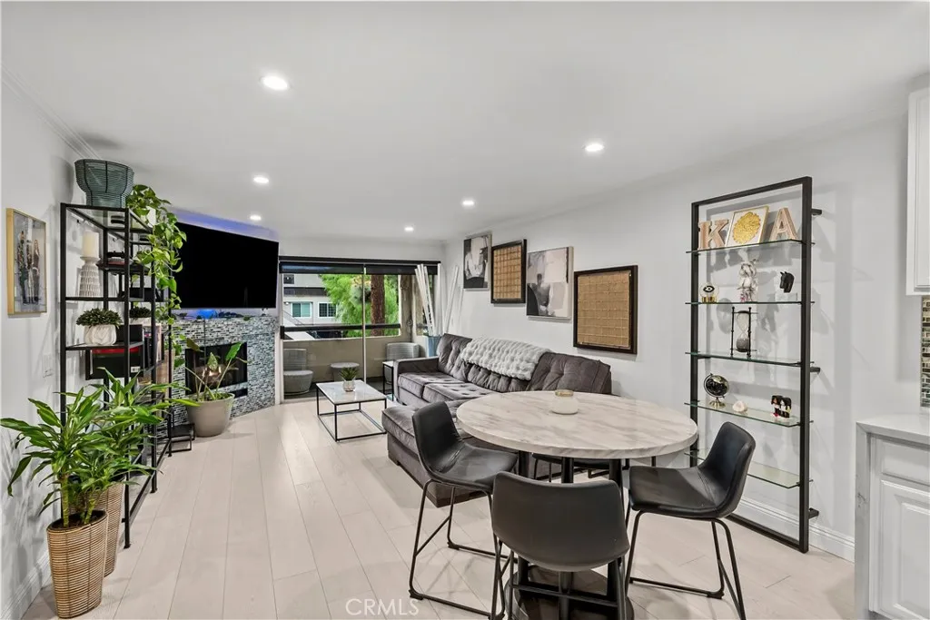 5515 Canoga Unit 129 — photo